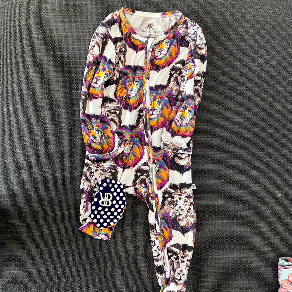 Great condition , 2T bums & roses bamboo pajamas.